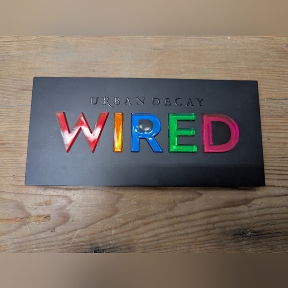 Urban Decay Wired Eyeshadow, Face, and Body Palette - NEW W/O Box - Picture 2 of 3